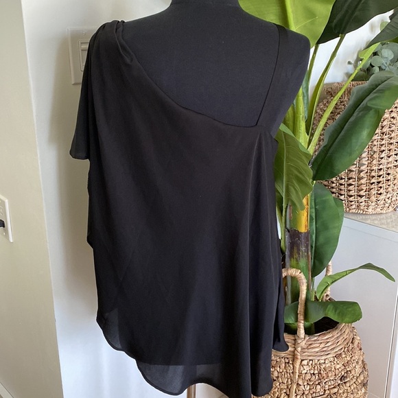 BCBG Asymmetrical Top with one shoulder strap - Picture 4 of 6
